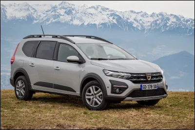 Remplaçante de tous les breaks et autres véhicules familiaux hors SUV, ce crossover est dans la continuité stylistique des autres modèles dont les SUV. Quelle est cette voiture ?