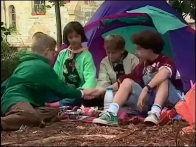 Cette série comporte un nom d'animal. Ce sont les aventures de 4 enfants.