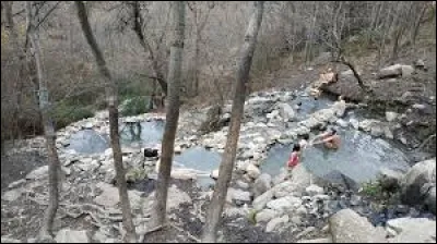 Je vous attends aux sources d'eau chaude à Prats-Balaguer. Hameau Catalan, il se situe dans l'ancienne région ...