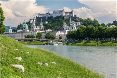 Dans quelle ville est-il né ?