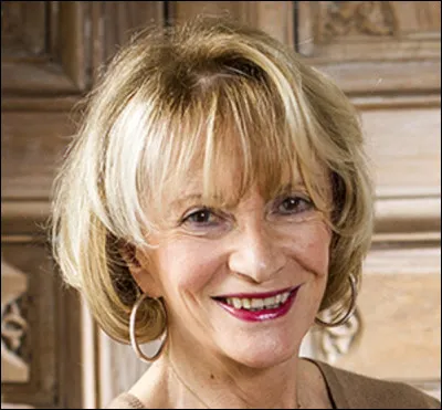 Qui est cette écrivaine, animatrice de radio et de télévision, auteure du livre intitulé ''Dictionnaire amoureux de Mozart'' ?