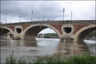 Quel est le nom de ce fleuve principalement français qui donne son nom à 3 départements ?