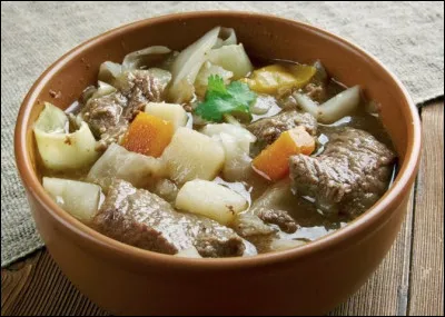 Quel est nom de ce mets gascon, une potée à base de chou, de légumes et de viande ?
