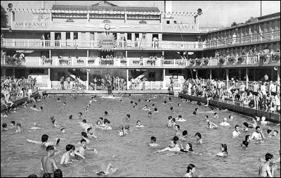 Quelle est cette célèbre piscine parisienne ouverte dans les années 30 ?