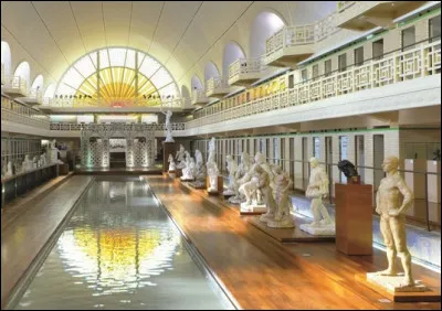 Où se trouve cette piscine transformée en musée ?
