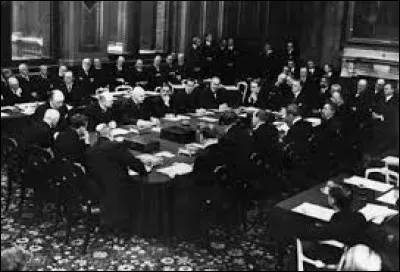 Quel est le nom de ces accords, visent à assurer la sécurité collective en Europe et les frontières de l'Allemagne signés et ratifiés en 1925 ?