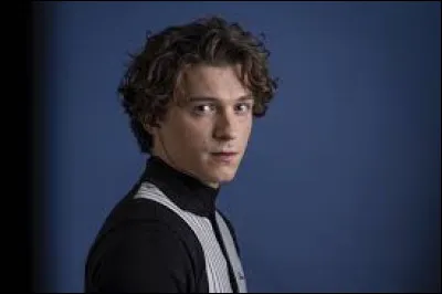 Quel super-héros Tom Holland incarne-t-il dans trois films ?