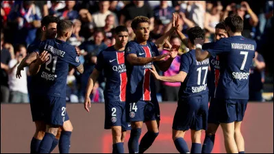 Qui est l'entraîneur du PSG pendant la saison 24-25 ?