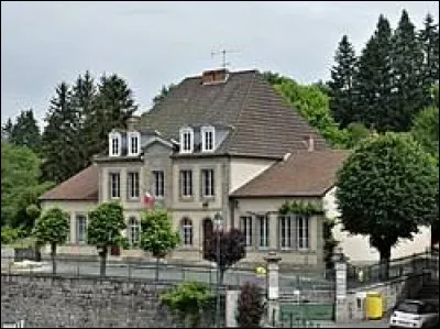 Village néo-aquitain, dans l'aire d'attraction Aubussonnaise, Moutier-Rozeille se situe dans le département ...