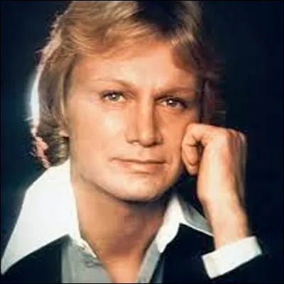 Quel groupe vocal de la Motown a sorti en 1965 le titre "Stop ! In the Name of Love", repris en français par Claude François ?