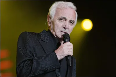 À vous de classer ces chansons de Charles Aznavour dans l'ordre chronologique : "La Bohème, For me formidable, Emmenez-moi, Hier encore et Je m'voyais déjà" ?