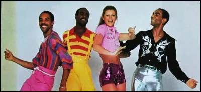 En 1977, quel groupe de disco chantait avec Sheila "Love me baby" ?