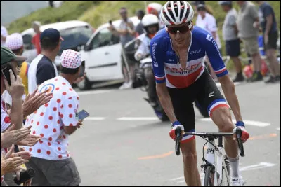 Quel est ce coureur qui, en 2017, a remporté deux étapes et terminé à la 10e place ?