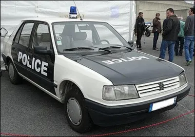 Quel est ce véhicule d'intervention au début des années 80 ?