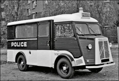 Surnommée le panier à salade, cette camionnette a embarqué plus d'un étudiant durant mai 68. Quel est ce fourgon ?