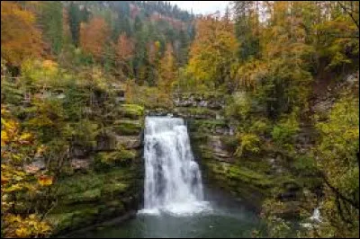 Km 89,5 : Col du Tourmalet. C'est le troisième plus haut col des Pyrénées françaises (2115 m) après le col de Tentes (2 207 m) et le col de Portet (2 214 m).
Le Tour de France l'a franchi à 85 reprises, soit plus d'une année sur deux. C'est le col qui a été le plus souvent franchi par la course, combien de fois l'a-t-il été en tête par un Français ?