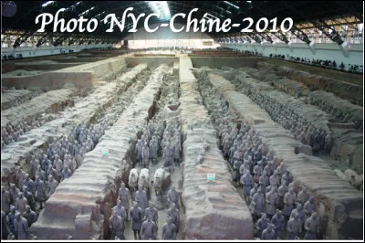 Quelle ville en X est associ&eacute;e &agrave; l'arm&eacute;e de terre cuite, un ensemble de 8 000 statues de soldats et de chevaux datant du 1er empereur de Chine ?