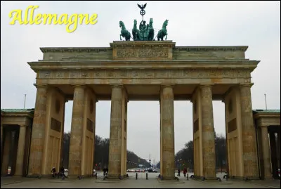 Quelle ville en B, est associ&eacute;e &agrave; la porte de Brandebourg ?