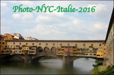 Quelle ville en F est associ&eacute;e au Ponte Vecchio qui enjambe le fleuve Arno ?