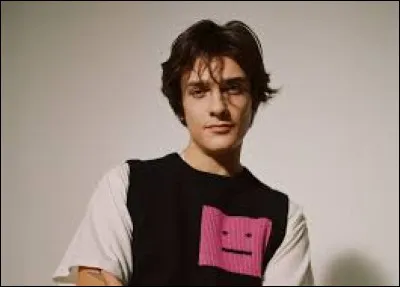 K - "Kungs" est un DJ français connu pour son tube "This Girl".