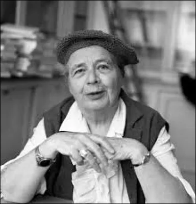 X - Marguerite ''Yourcenar'' fut la première femme élue à l'Académie française.
