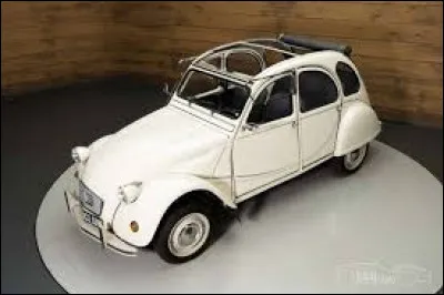 R - Cette voiture qui a marqué l'histoire est une "Renault 4CV".