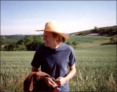 Quelle est l'une des raisons de son suicide le 13 août 1998 ?