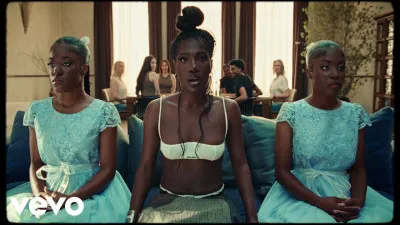 Et enfin, qui est cette chanteuse ?