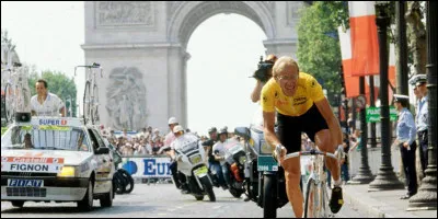 Duel d'anciens vainqueurs : la veille de l'arrivée, Fignon possède 50 secondes d'avance sur LeMond qui le domine dans la dernière étape contre-la-montre et gagne le Tour avec 8 secondes d'avance, le plus faible écart jamais enregistré : c'était en ...