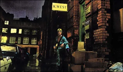 "The Rise and Fall of Ziggy Stardust and the Spiders from Mars" est un nom long et compliqué pour désigner le meilleur album de l'artiste britannique de space rock et glam rock...