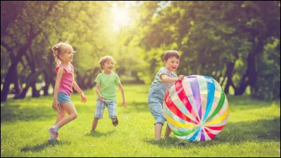 Les petites vacances (vacances de la Toussaint, de Noël, d'hiver et de printemps) durent deux semaines chacune.