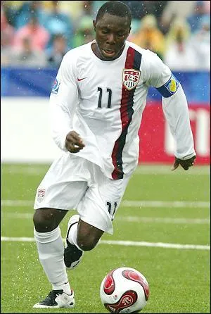 Nouveau Pel : joueur de 17 ans ayant russi 3 passements de jambes lors d'une rencontre tlvise. Exemple : ce joueur amricain qui a dbut  14 ans en MLS...