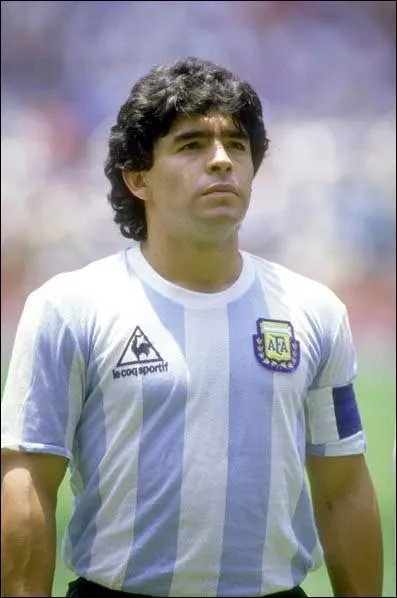 Dieu : pour les argentins, notre Saint-Pre est cocanomane, mesure 1, 66 m et dribble toute l'quipe d'Angleterre  ses heures perdues... On peut aussi l'appeller :