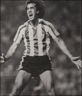 Boucher : joueur  la technique gnralement incertaine, spcialis dans les tacles  la gorge. Exemple : ce joueur basque de Bilbao, qui brisa la cheville du Dieu (voir question 1) :