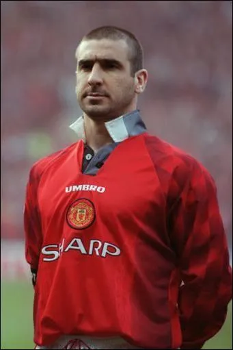 King : l'anglais est attach  la monarchie, c'est connu. Le mancunien droge  la rgle. Il peut donner le titre de roi  un vulgaire manant gaulois et mme brailler la Marseillaise en son honneur...