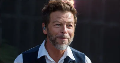 Qui est ce chanteur, interprète du titre ''Et vice Versailles'' ?