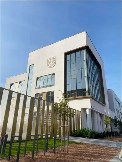 Aimerais-tu avoir un uniforme dans ton établissement ?