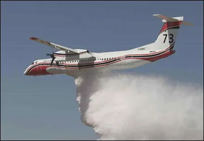 Quel est le nom de ce bombardier d'eau avec un réservoir de 10 000 litres ?
