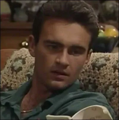 Julian McMahon commence sa carrière dans...