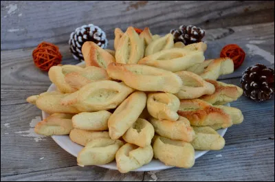 Au coup d'il dites-moi de quelle ville ces biscuits parfumés à la fleur d'oranger, sont la spécialité ?
