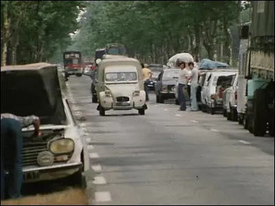 Le 2 août 1975, c'est le bouchon du siècle. Combien de kilomètres sont comptabilisés ce jour-là en France ?