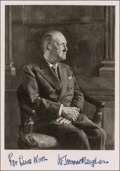 On l'oublie souvent, quel métier avait-il exercé tout en essayant de percer en tant qu'auteur de romans et de pièces de théâtre ?