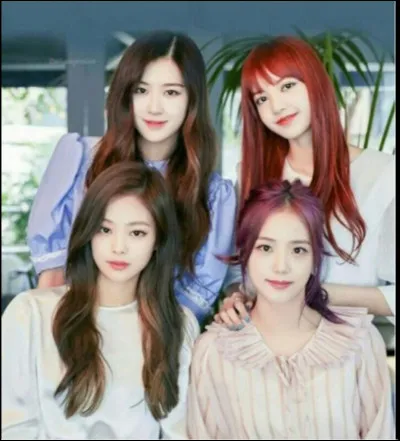 Elle est sur quelle photo ?