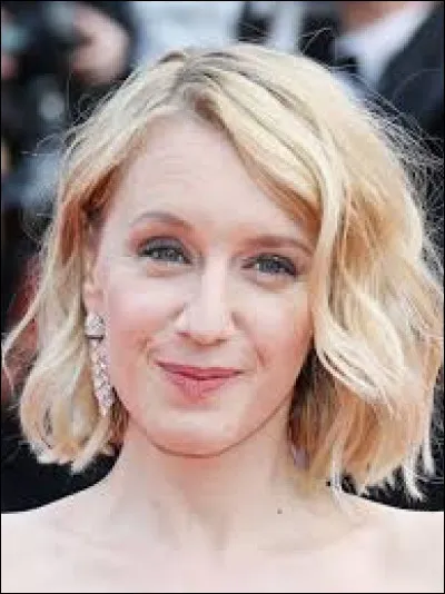 En 2002, lors du Festival de Cannes, la comédienne Ludivine Sagnier a reçu le Trophée Chopart, une récompense attribuée aux révélations féminines et masculines du cinéma. Pour quel film a-t-elle reçu cette distinction ?