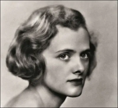 Qui est cette écrivaine, auteure du roman ''Ma cousine Rachel'' ?