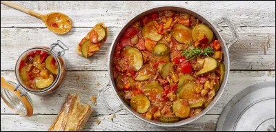 Dans la recette traditionnelle, qu'est-ce qu'il y a dans la ratatouille ?