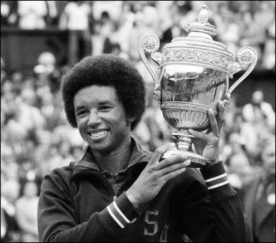 Quel tennisman américain meurt du sida en 1993 ?