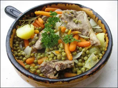 Quel est le nom de ce mets, un râgout d'agneau et de petits légumes ?