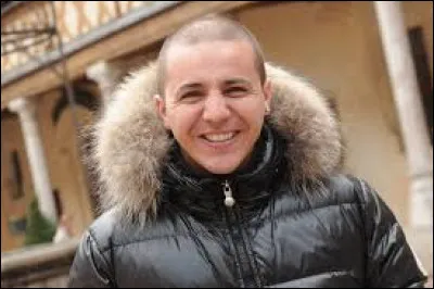 Quelles sont les deux langues utilisées par Faudel dans sa chanson "Tellement n'brick" ?