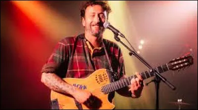 Combien de langues différentes Pep's chante-t-il dans sa chanson "Liberta" ?